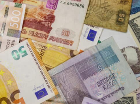 رفع سعر الفائدة من أجل محاربة التضخم وتأثيراته الاقتصادية