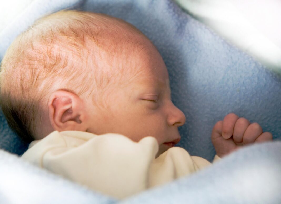 يتغير معدل ساعات نوم الأطفال بالتوازي مع نضوجهم - Freeimages.com