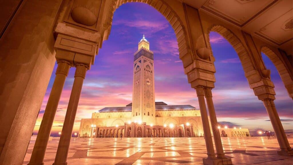 مسجد الحسن الثاني مفخرة المغرب وأحد أكبر المساجد في العالم