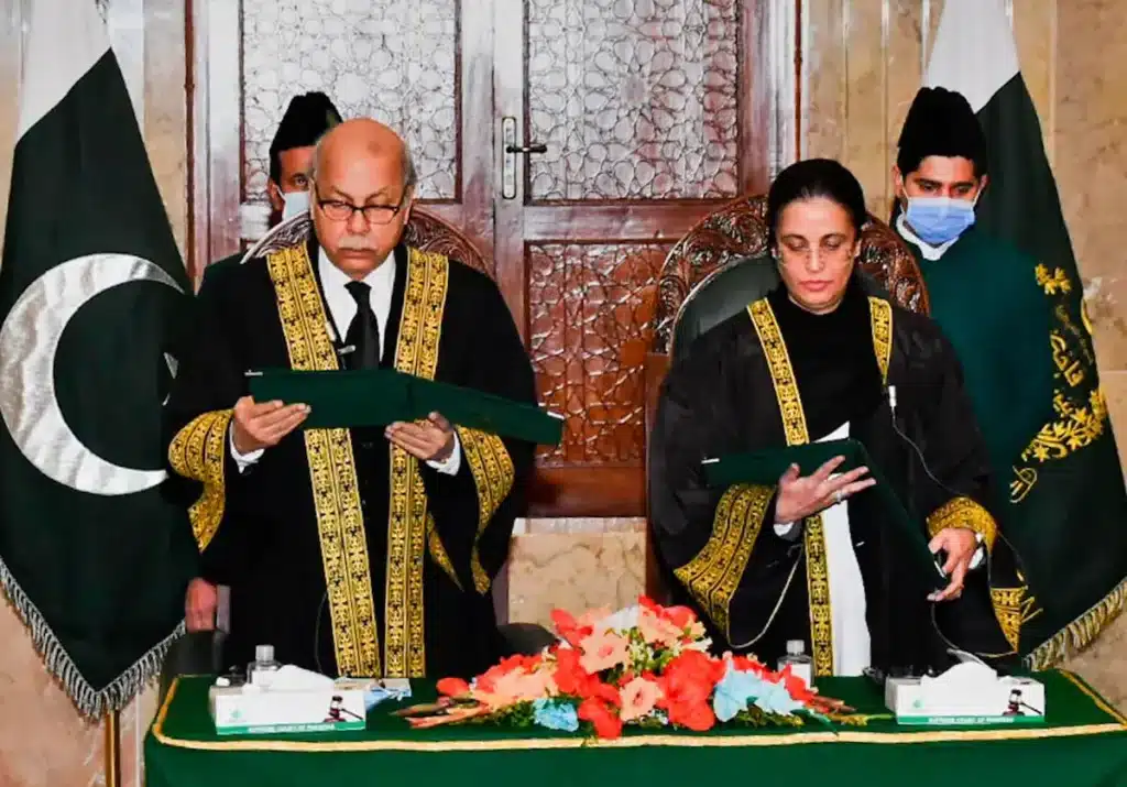 أول قاضية امرأة في المحكمة العليا الباكستانية