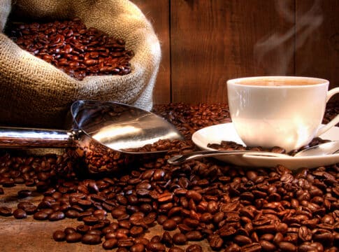 القهوة … سفر عبر تاريخها وعوالمها