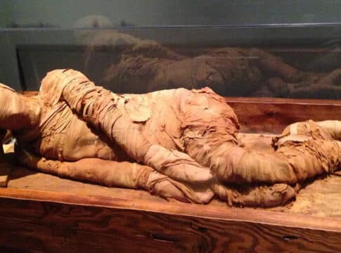 تحنيط الجثث من فِعل الطبيعة أم صُنع بشري؟
