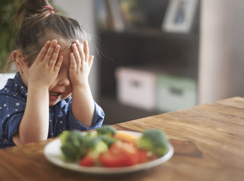 بروموتاكتيلوفوبيا وتشيبوفوبيا … تعرفوا إلى فوبيا الطعام وتلامسه