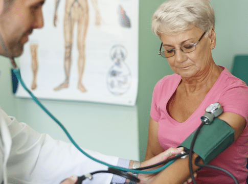 الأطعمة التي تسبب الكوليسترول… وأخرى تخفف منه