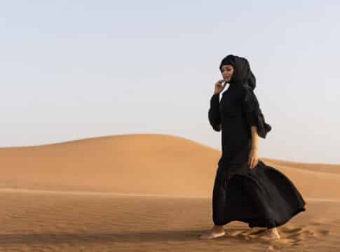 اللباس الأنسب في موجات الحر … العربي أفضلها