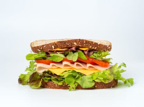 من اخترع الساندويتش؟ وكيف بدأت القصة؟