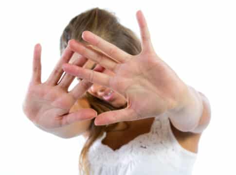 أسباب انتشار العنف ضد المرأة … وعواقب عدم الإبلاغ عنه